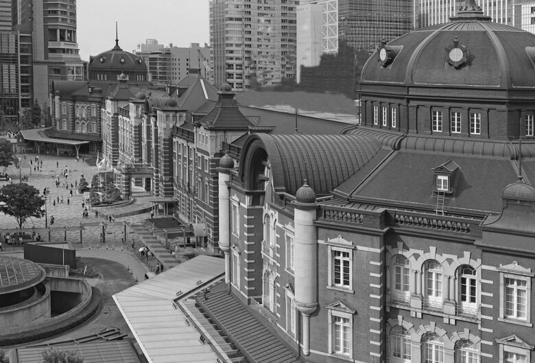 補修されて創建時の3階建ての姿に戻った東京駅（『至高の近代建築』より）