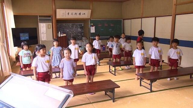 元気に歌を歌う平原保育園の子どもたち