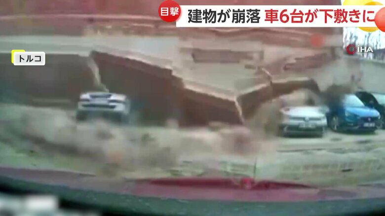 建物の壁が突然崩落し止めてあった車に直撃する瞬間（トルコ）②
