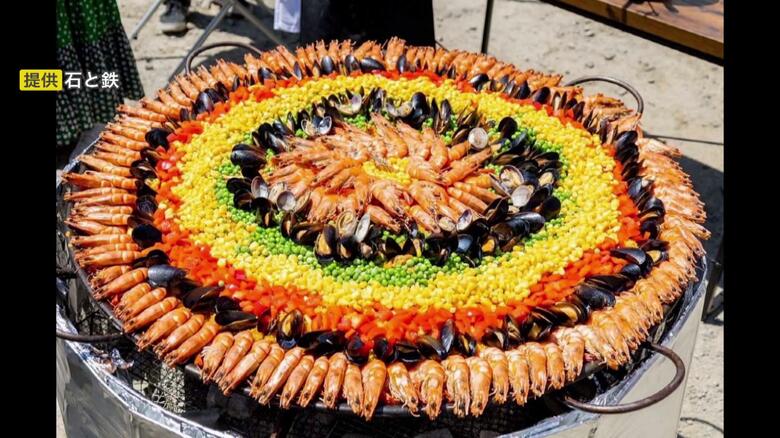 100人パエリア（提供：石と鉄）