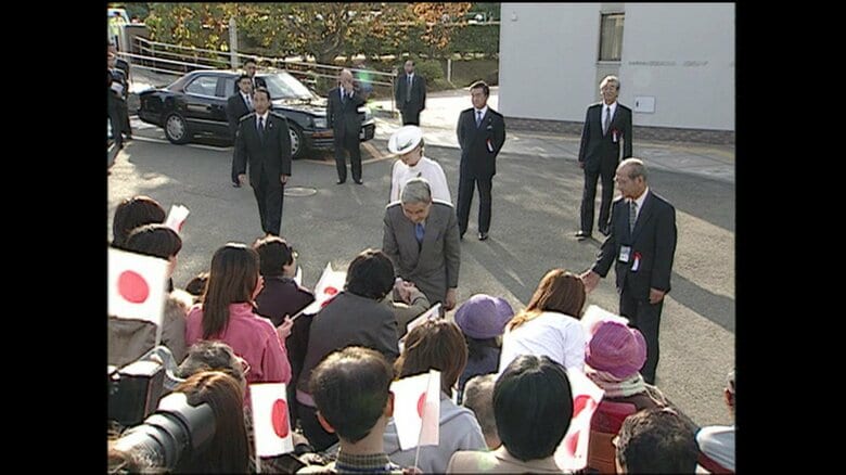 平成17年11月　「横浜らいず」を訪問された天皇皇后両陛下