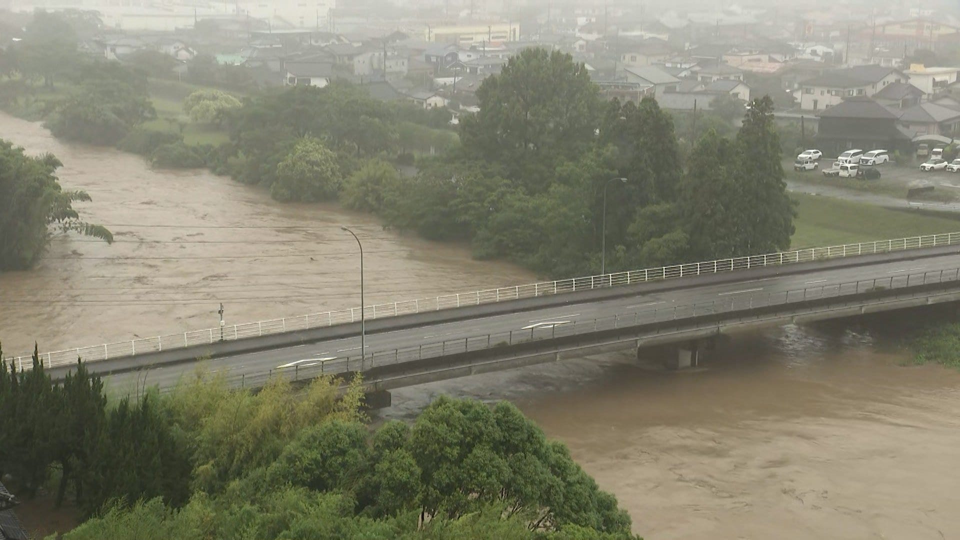 【台風6号】「1人で寝るのが怖い」宮崎・酒谷川と広渡川に「レベル4氾濫危険警報」　商店街では土のう積むなど警戒
