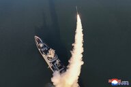 「多目的水上作戦が遂行可能に」北朝鮮・金正恩総書記が誇示する新型駆逐艦「崔賢（チェヒョン）」の不思議と脅威