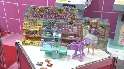 「大富豪かバブル崩壊か」物価高背景に投資学べるゲーム　リカちゃんでセルフレジ体験も　TOKYIOおもちゃショー