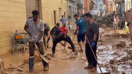 スペイン東部・バレンシアの大洪水で被害拡大 死者が150人超に いまだ