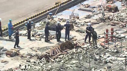 花火の台船で海保・警察・消防による実況見分が始まる　コンピューター制御で中止操作も…システムに何らかトラブルか　横浜