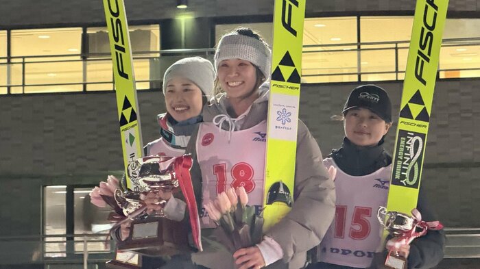 3月14日伊藤杯シーズンファイナルで優勝した一戸くる実選手(中央）