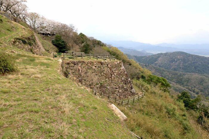 鳥取城の山上ノ丸。麓からの比高差は260m