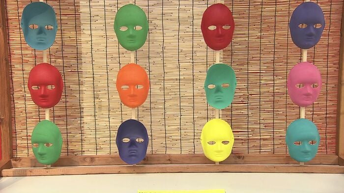 へこんでいるはずのお面も膨らんで見える“目の錯覚”