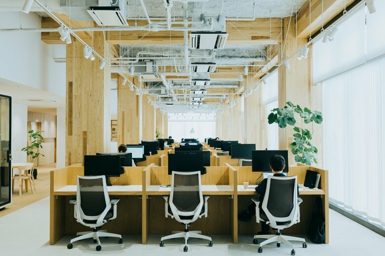 ハイブリッド勤務におけるオフィスの役割とは、クラシコム新オフィスのスタッフ満足度と広報活用の取り組みを公表