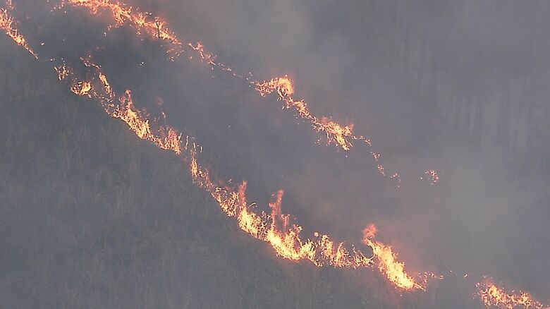発生から24時間以上が経過…津市美杉町の山火事「何十年もここで生活してるが経験がない」住民は雨予報に期待も｜FNNプライムオンライン