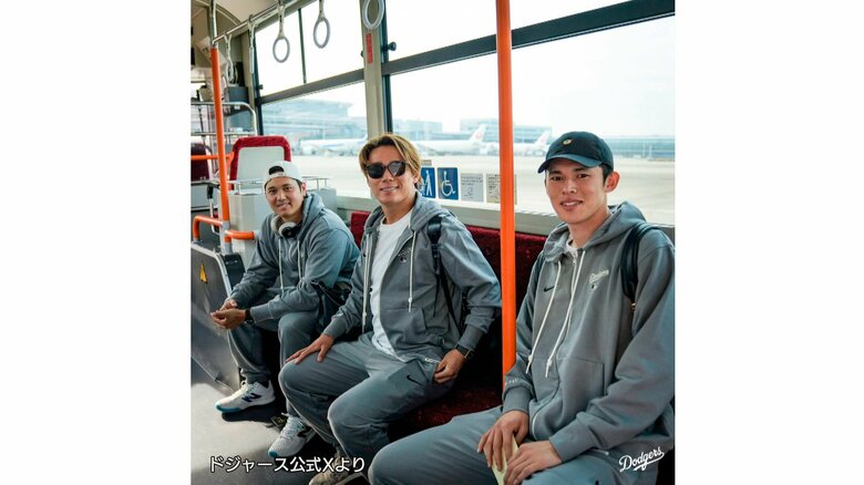 ドジャース“侍トリオ”が日本に到着　フライト12時間…大谷の機内での過ごし方は「ただ寝るだけだよ」｜FNNプライムオンライン
