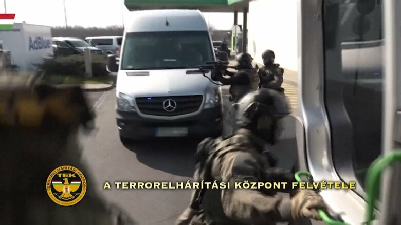 ウクライナ国営銀の現金輸送車2台をハンガリーが押収　職員7人不明｜FNNプライムオンライン