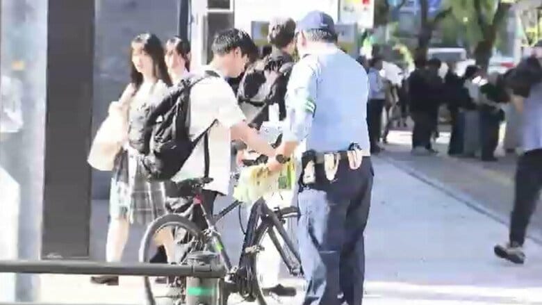 5月は「自転車月間」　JR博多駅前で自転車の安全利用を呼びかけ　「基本的な自転車ルールの周知を徹底していきたい」　福岡｜FNNプライムオンライン