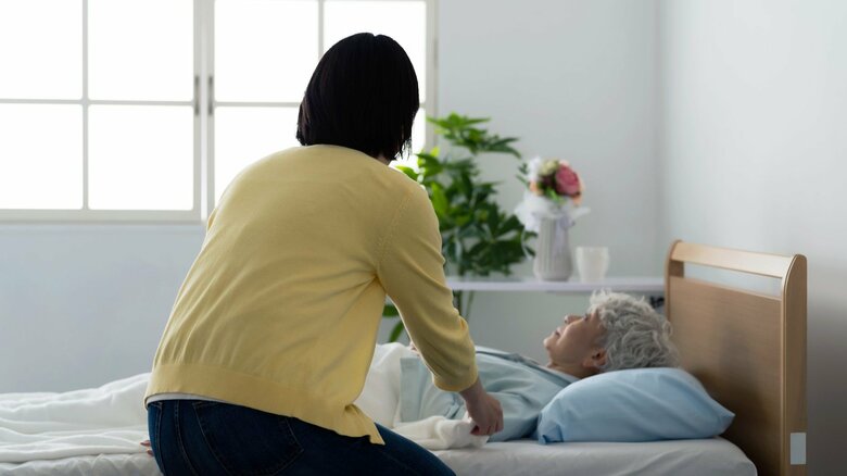 介護で誰もが迷う「オムツを使うべきか」排泄ケアの第一人者が示す、長所と短所の理解と自立を支えるトイレ介助|FNNプライムオンライン