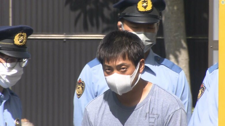 送検される八木朋浩容疑者(32)(19日午前 千葉東署)