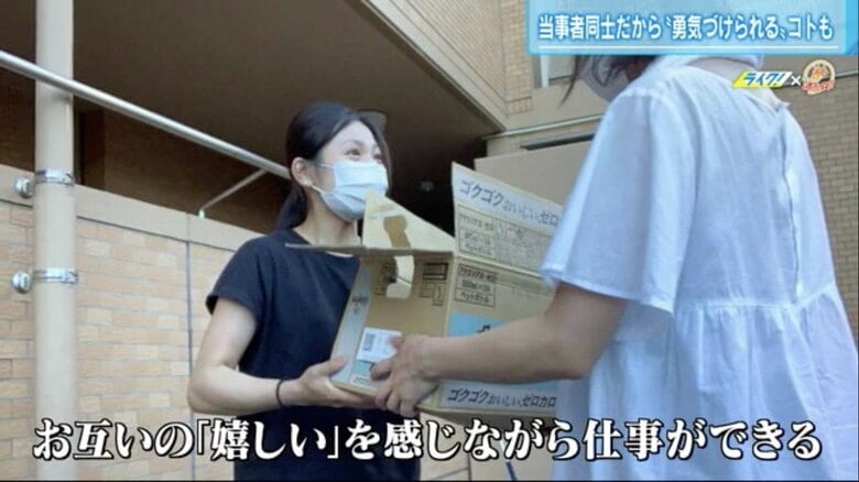 フードバンクの食料品を届ける和田さん