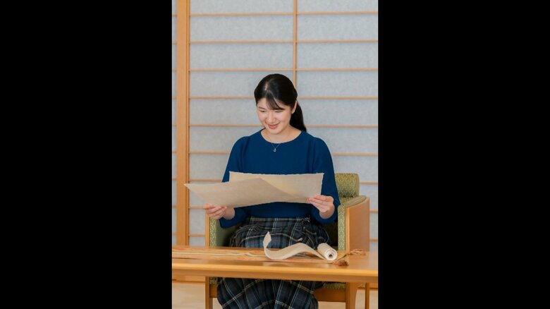 佐賀県で作った手すき和紙ご覧に　提供宮内庁