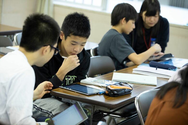 子育て世代と子どものために政府は子ども関連予算の拡充を