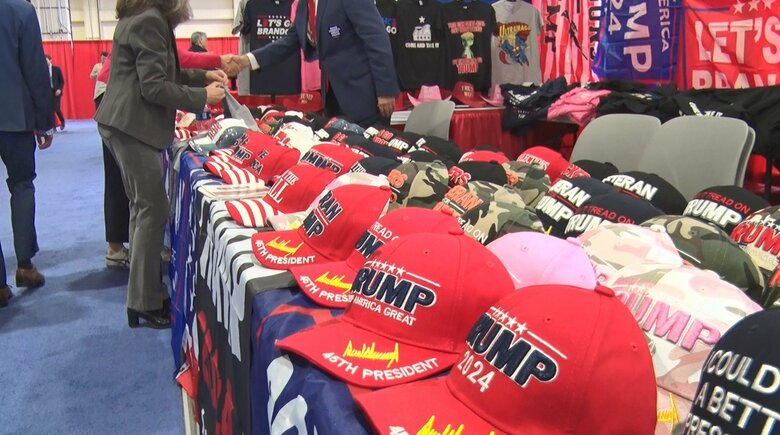 会場には“トランプグッズショップ”が多数出展