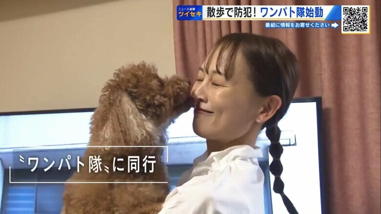 永冨さんの自宅を訪れたテレビ新広島の岡野キャスター