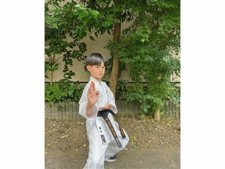 空手着姿がかっこいい息子さん