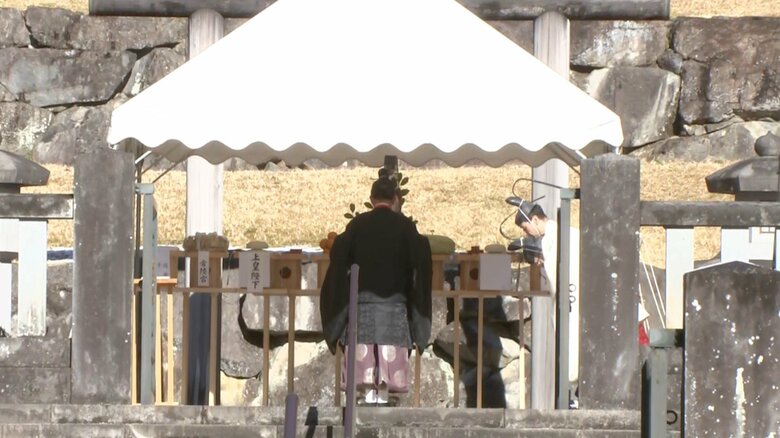 ｢昭和天皇祭の儀」に臨まれる佳子さま（7日午前 武蔵陵墓地）