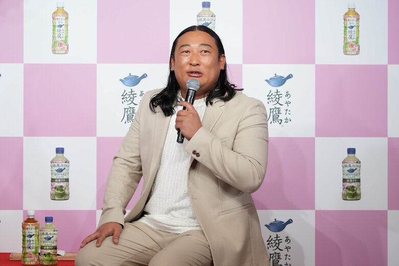 日本コカ・コーラ「綾鷹 桜デザインボトル」発売記念PRイベント