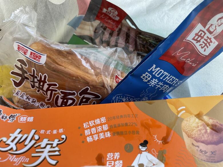 配布された軽食　種類は多かった
