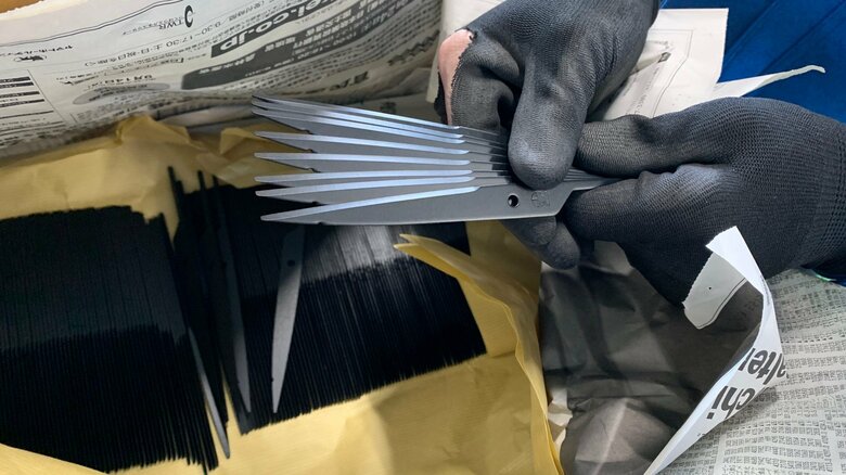 製造途中の刃（提供：ニッケン刃物）