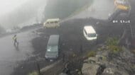 “閉山日”前日の富士山で混乱　大雨で車両通行止めの道を「さらに3時間歩いた」下山客も　遭難事故相次ぎ「これ以上死者出したくない」
