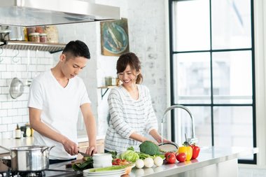 <熱と暮らし通信>「料理」に関する男女の意識の違いを徹底調査 常備菜などの作り置きを実践している“作り置き男子”は約半数もいることが判明! 男女ともに若い年代ほど最新キッチン家電を取り入れたいと回答
