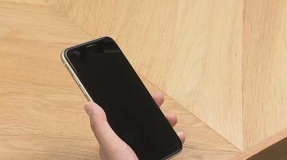 危険な暑さで“スマホ熱中症”急増　バッテリー膨張で爆発する危険性…熱を逃すポイントは「ゆっくり」