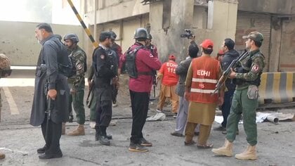 パキスタン北西部ペシャワルで治安部隊の施設を武装集団が襲撃　14人死傷