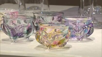 「お酒を楽しむ器展」秋田市の工房にガラス作家こだわりの酒器600点ずらり