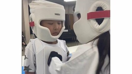 「優しさはすでに黒帯」空手の組手なのに女の子に反撃しない5歳少年…その理由がカッコよすぎる！