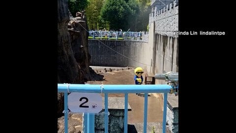 着ぐるみを着て「パンチ君」の猿山に侵入　自称アメリカ国籍の男2人を業務妨害容疑で逮捕　市川市動植物園