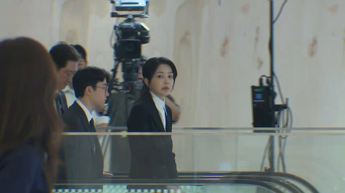 8月6日午前、特別検察の事務所に出頭した金建希氏