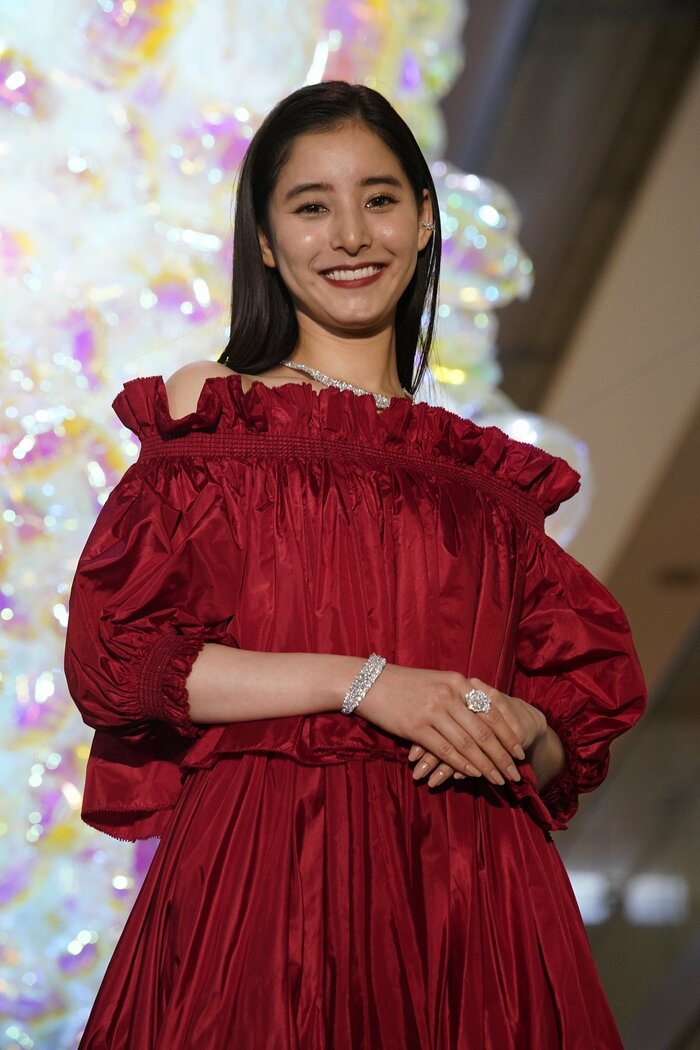 ジュエリー・メイク・衣装はすべてディオール