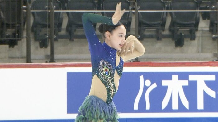 岡のショートは孔雀の振り付けがちりばめられたプログラム