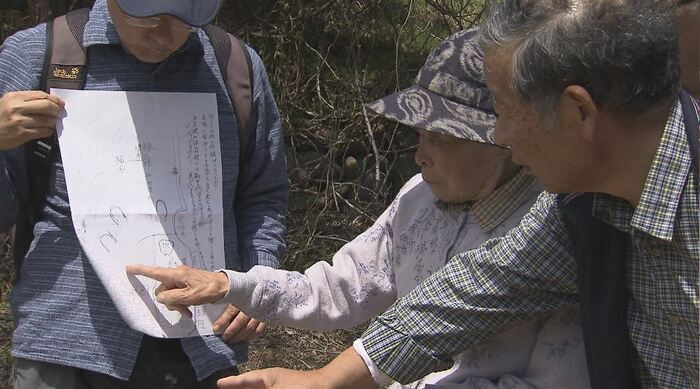 自分が描いた見取り図を説明する田中さん