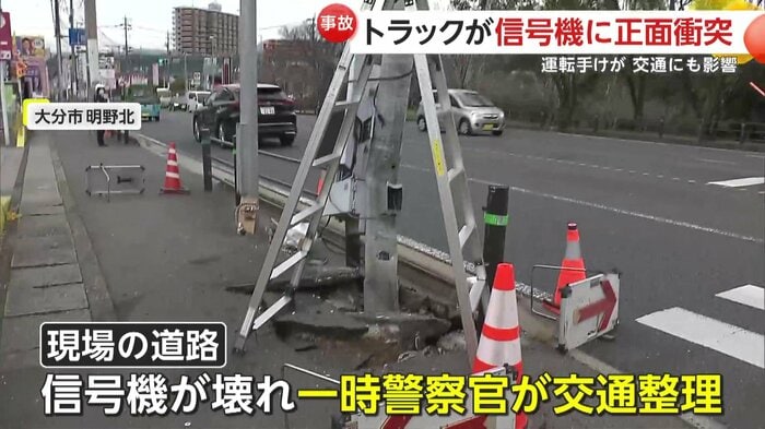 折れ曲がった信号機