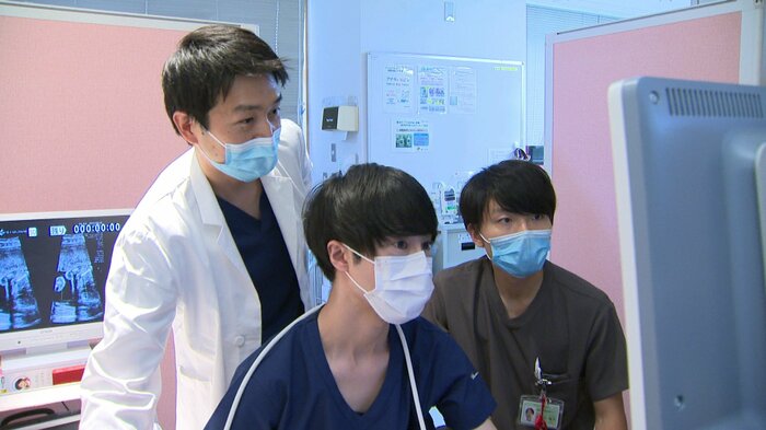指導医のサポートのもと、新人医師は様々な症例を学ぶ