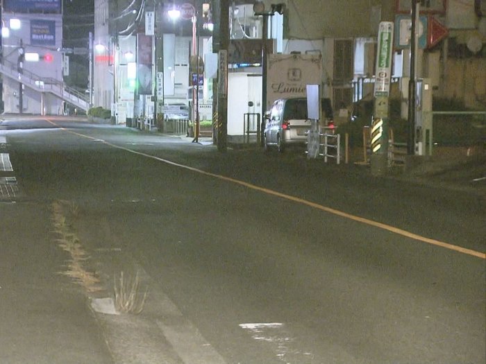 飲食店の女性店員を車の「ボンネットに乗せたまま」運転し振り落としたか…28歳と39歳の夫婦逮捕