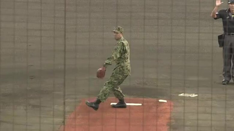 福島・いわきで12年ぶりプロ野球公式戦　ヤクルトvs巨人　球場ゆかりの自衛隊員が始球式｜FNNプライムオンライン