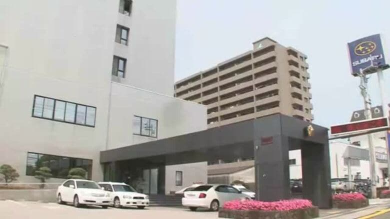 信号無視した原付バイクをパトカーが追跡　運転していた男子高校生を無免許運転の容疑で現行犯逮捕｜FNNプライムオンライン