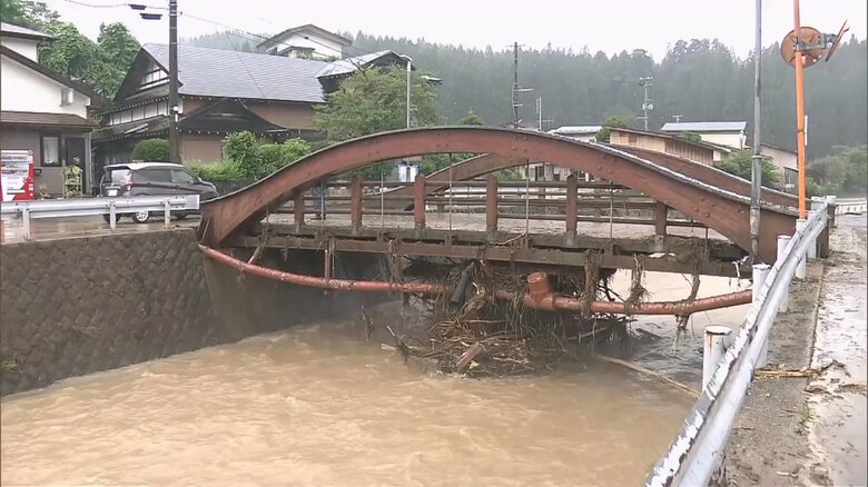 五城目町の「内川川」…1年たたずに再び氾濫　流域の住宅の浸水被害は300棟超　秋田・記録的大雨｜FNNプライムオンライン