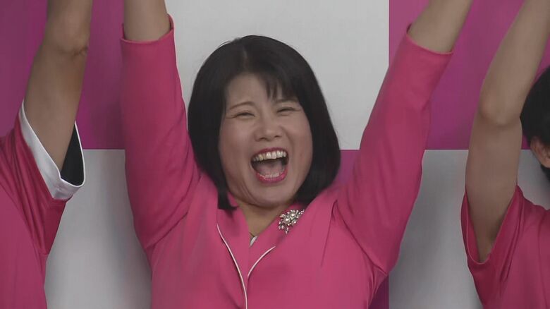 長久手市長選で愛知初 女性トップ誕生…「風穴開いた」の声も　佐藤有美さん「女性だから見える事を市政に」｜FNNプライムオンライン