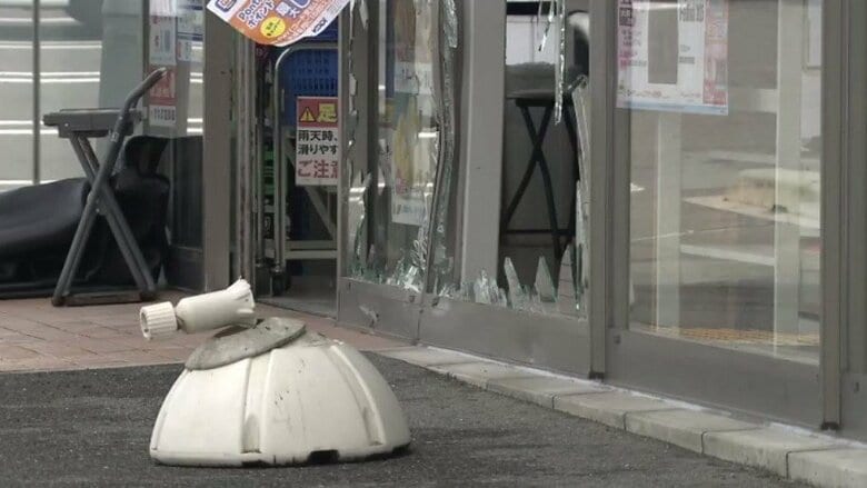 【速報】奈良市のコンビニに80代男性が運転の車突っ込む…「アクセルとブレーキ踏み間違えた」と説明｜FNNプライムオンライン