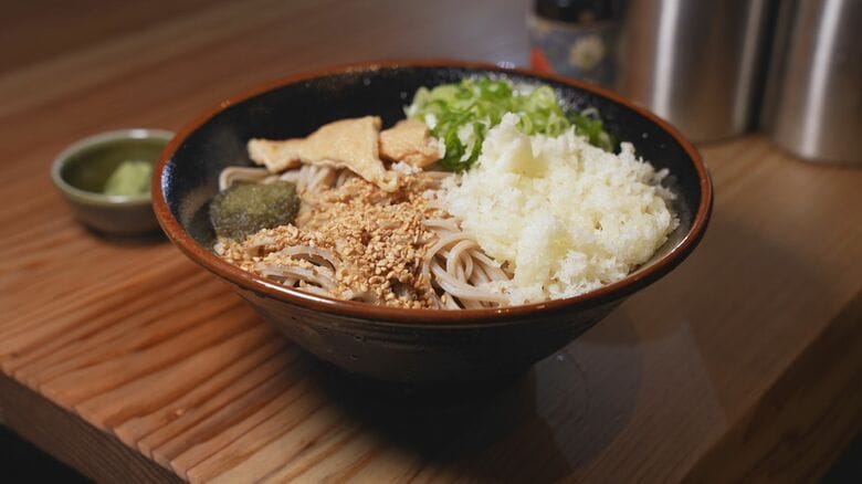 真冬の岐阜市で行列…ソウルフード『冷やしたぬきそば』を“世界”へ 店主の強すぎる愛と徹底したこだわり|FNNプライムオンライン